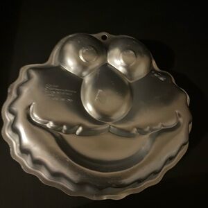 Wilton Baking Mold Large 12" 2002 Sesame Street Elmo Face Cake Pan 2105-3461